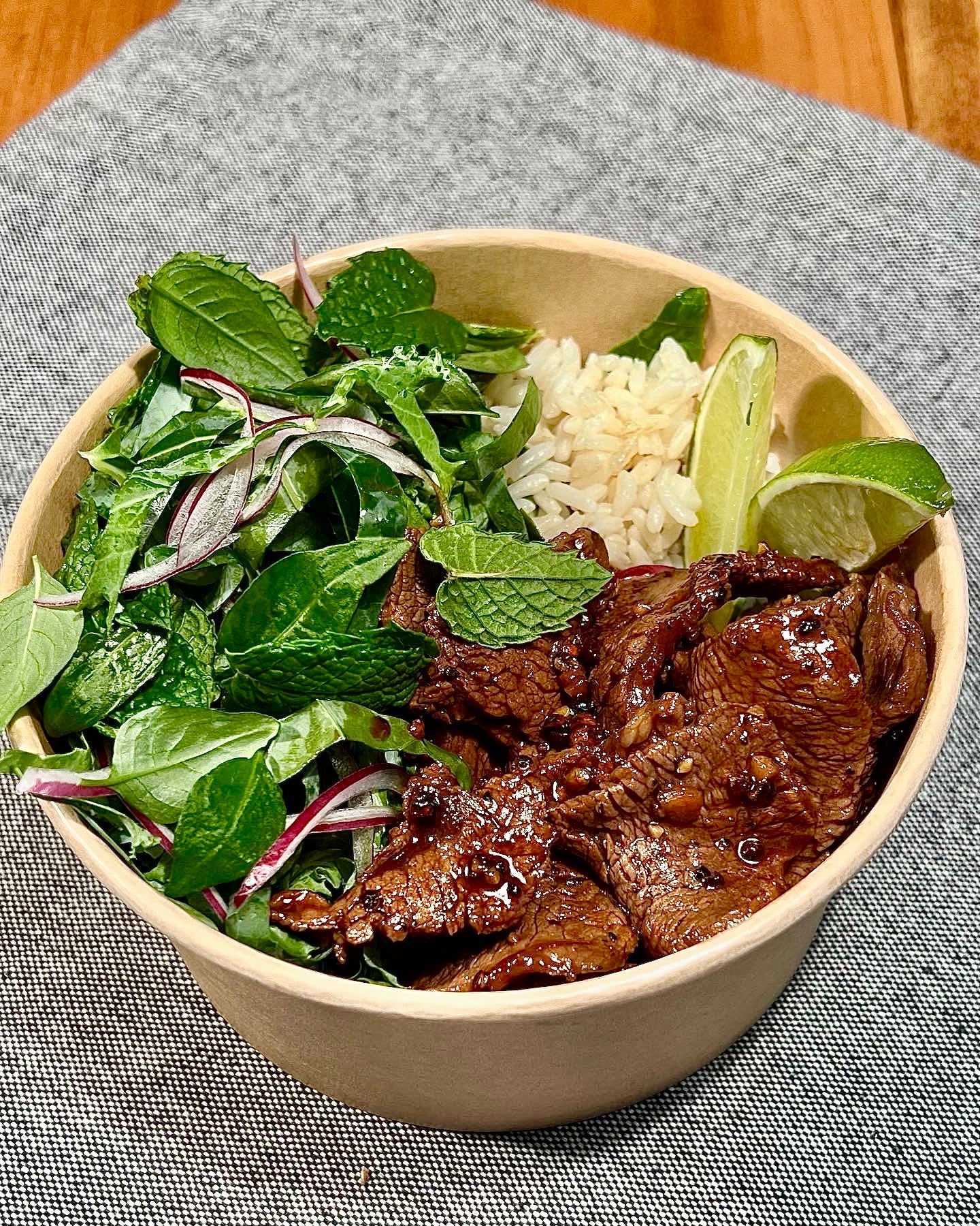 Bol au TEMPEH au Poivre et à la Lime avec Riz