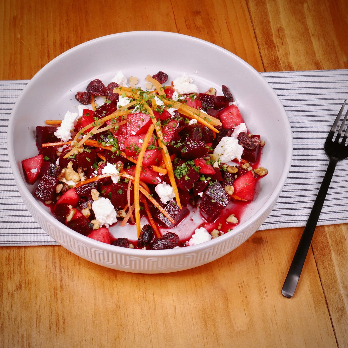 Salade de Betteraves, Pommes et Feta / Vinaigrette à l’Érable