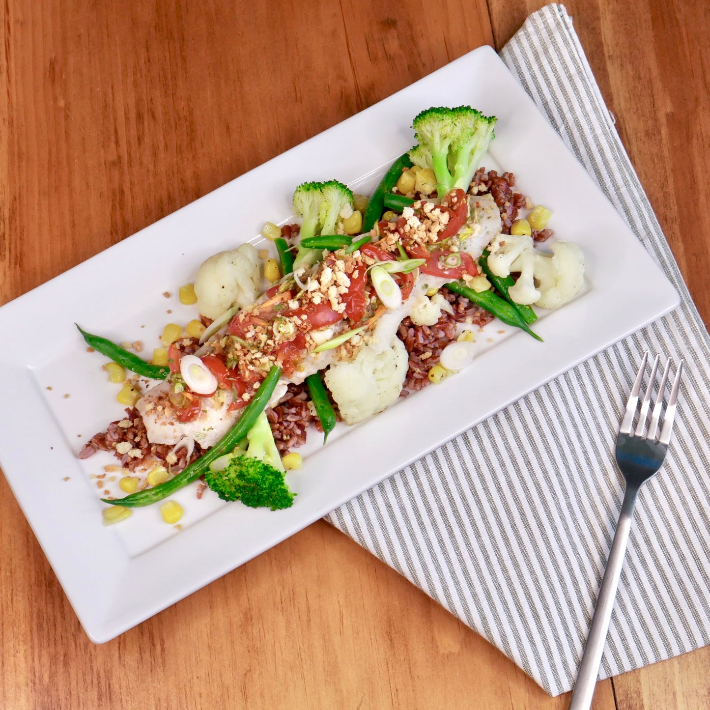 Tilapia à la Méditerranéenne avec Riz Rouge