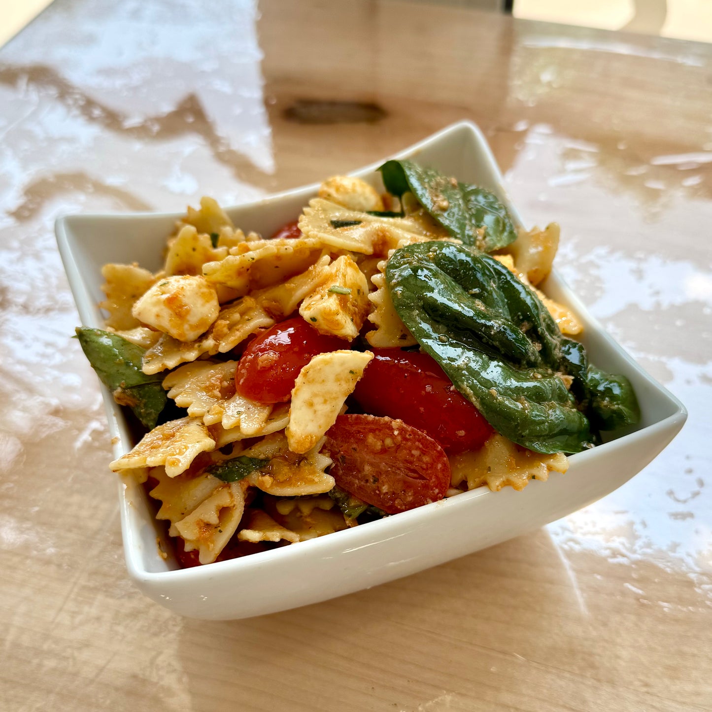 Nouvelle salade! - Salade de Farfalles, Tomates Cerises et Bocconcini