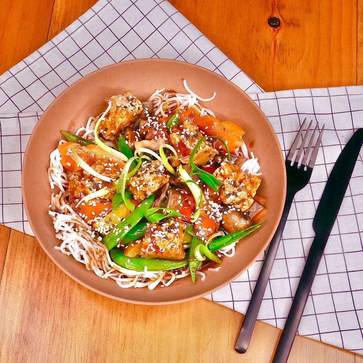 Sauté de BOEUF Style Thaï avec Nouilles de Riz (Un peu épicé)