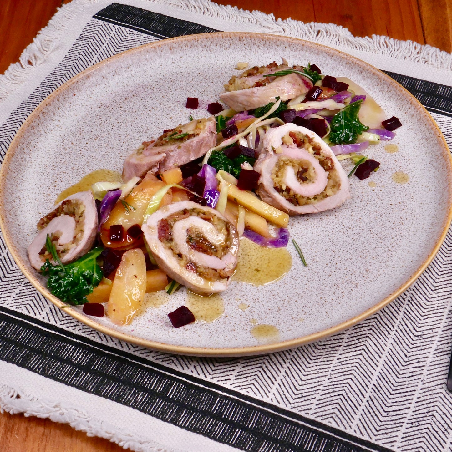 Porc Farci à la Pomme et Sauge avec Sauce Miel Moutarde