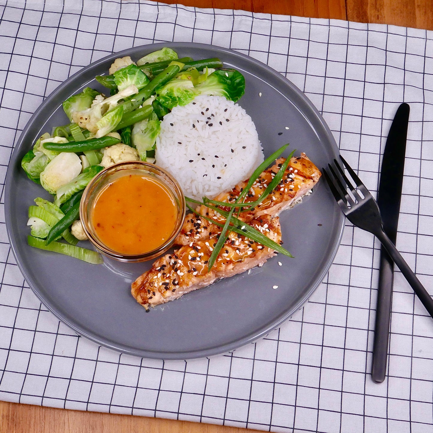 Bang Bang Salmon with White and Wild Rice (A little spicy)