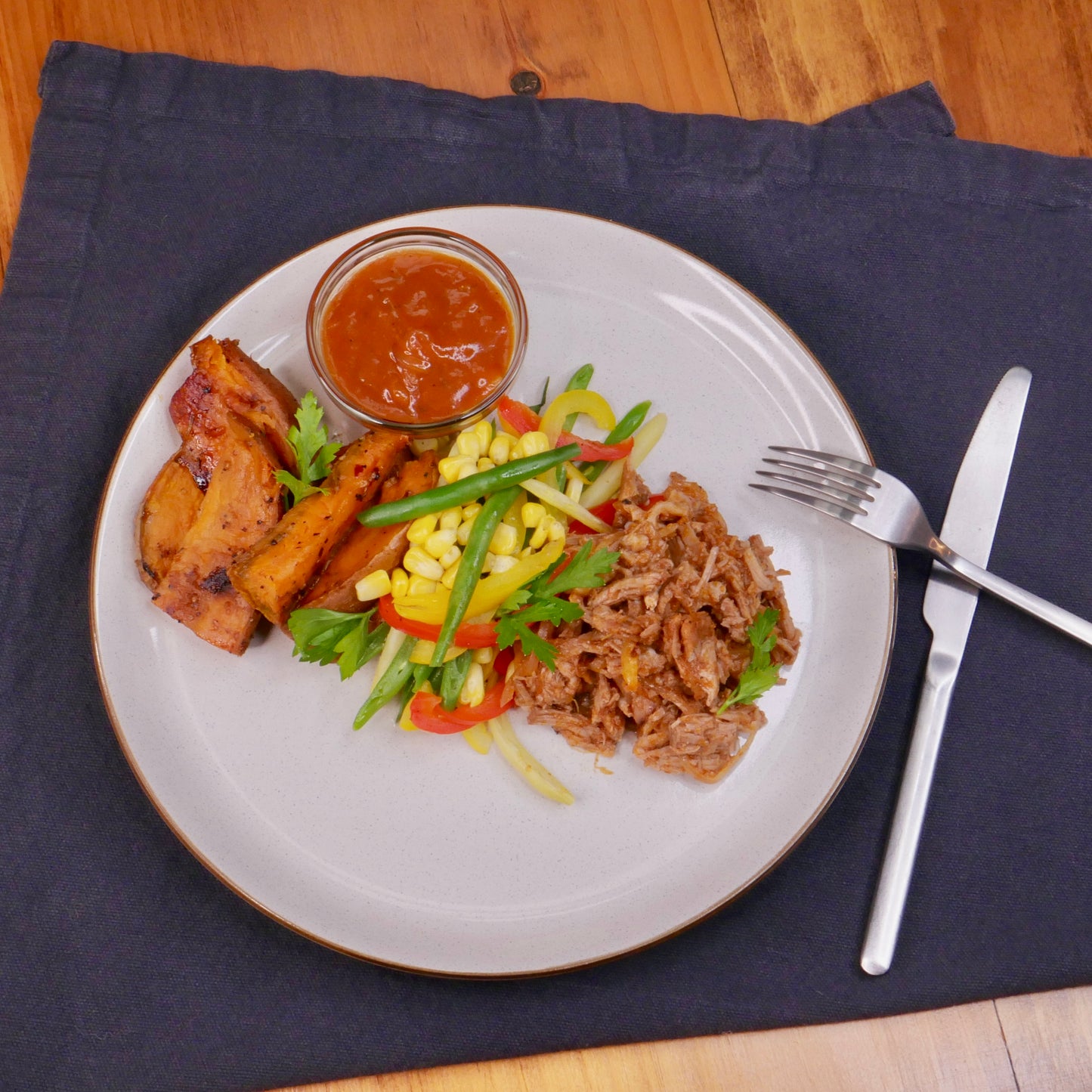 Porc Effiloché Style Cajun avec Quartiers de Patates Douces