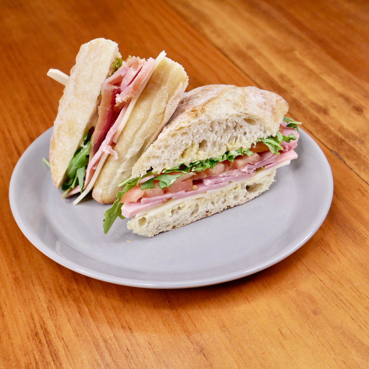 Sandwich Jambon et Fromage suisse sur pain Ciabatta