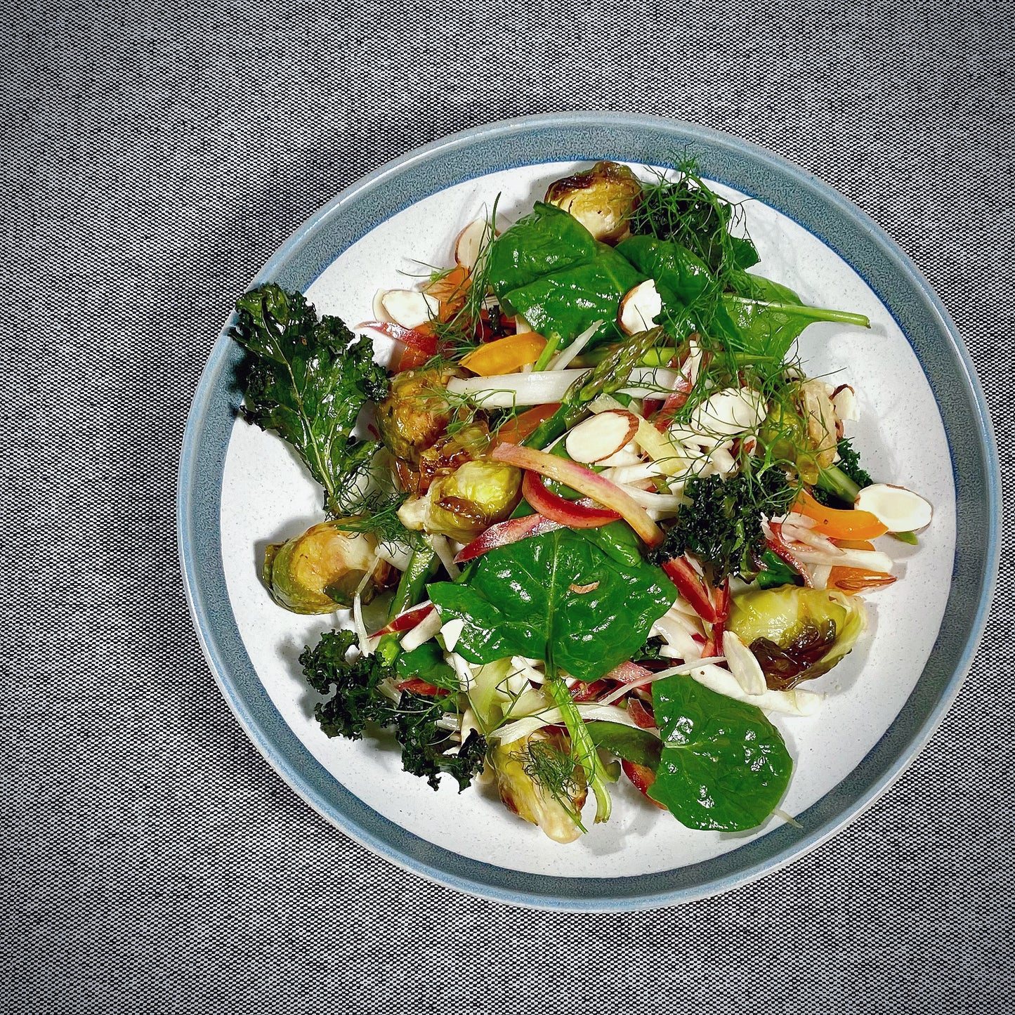 Salade d’Épinards, Pommes, Canneberges et Fromage de Chèvre Vinaigrette Balsamique à l’Orange (140gr)