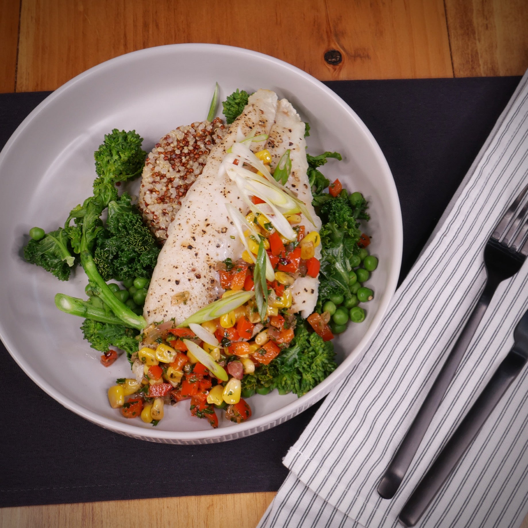 Pangasius with Roasted Pepper and Corn Salsa with Quinoa – Kalefaitmaison