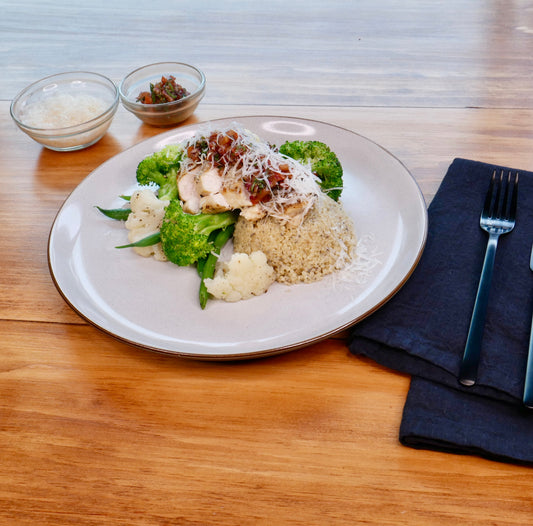 Tofu Mariné à la Bruschetta et Parmesan avec Quinoa