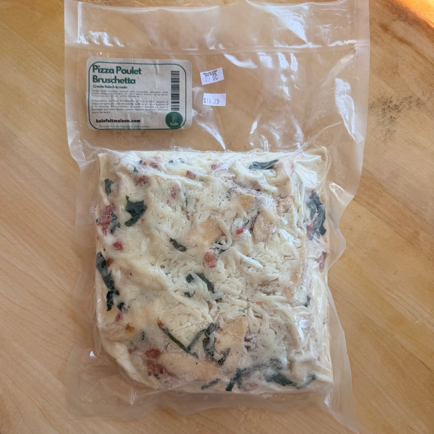 NOUVEAU!  Pizza Poulet Bruschetta – Croûte faite à la main (Congelé)