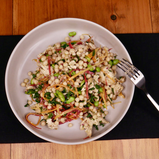 Salade de Couscous Perlés avec TOFU, Vinaigrette à la Sarriette et Érable