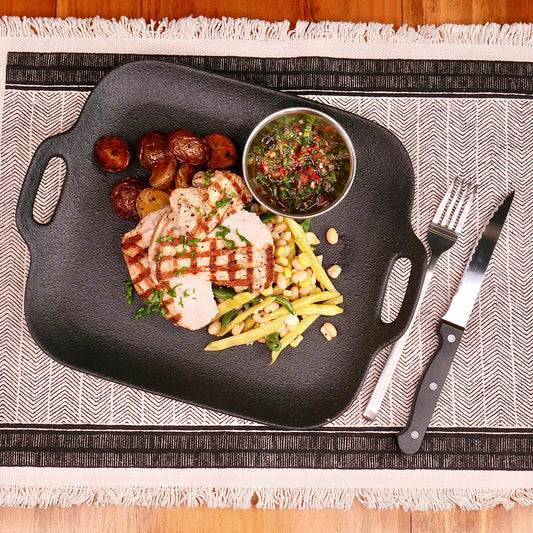 Côtelettes de Porc Grillé à la Sauce Chimichurri avec Patates Grelots (peu épicé)