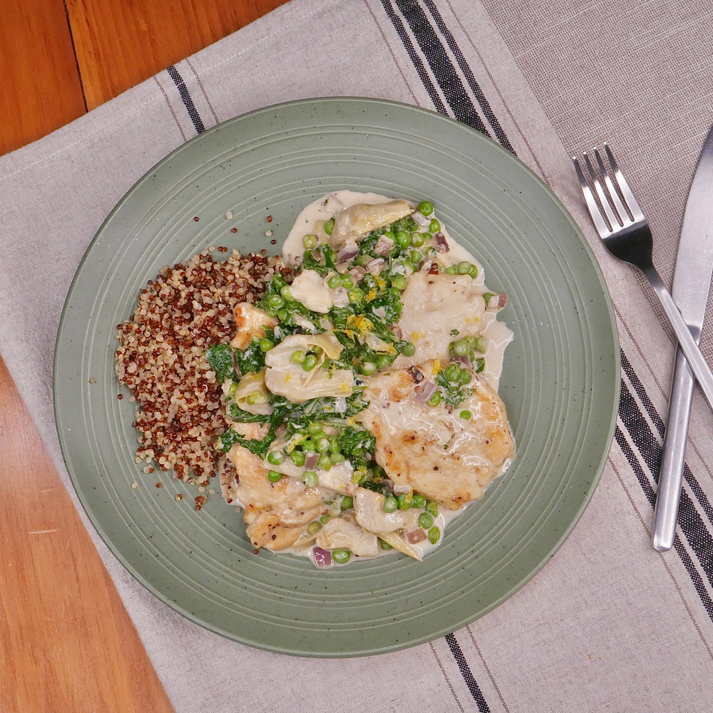 Poêlé de Poulet Crémeux aux Artichauds avec Quinoa