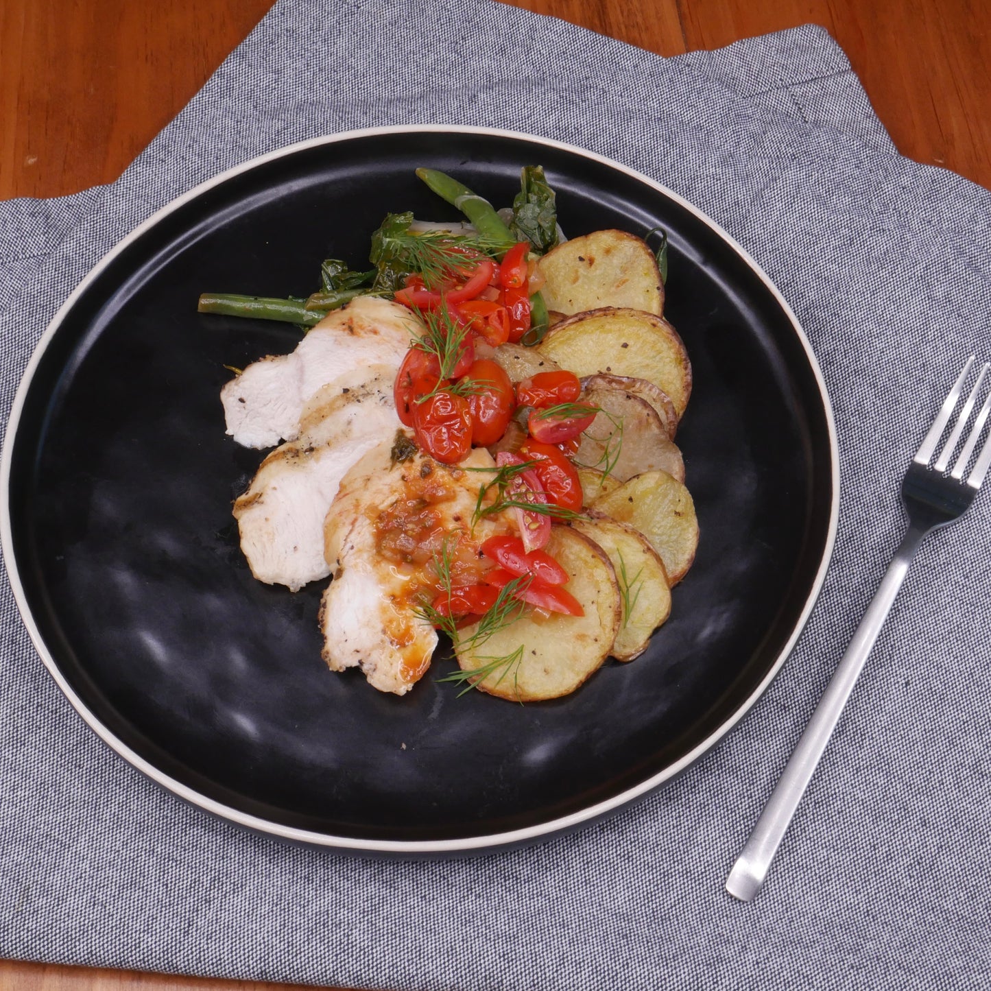 Poulet Grillé Chutney aux Tomates Cerises et Patates Rôties