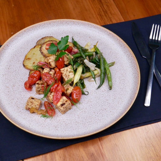 TEMPEH Grillé Chutney aux Tomates Cerises et Patates Rôties