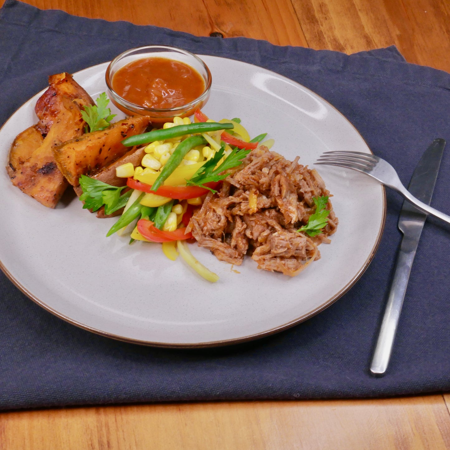 Porc Effiloché Style Cajun avec Quartiers de Patates Douces