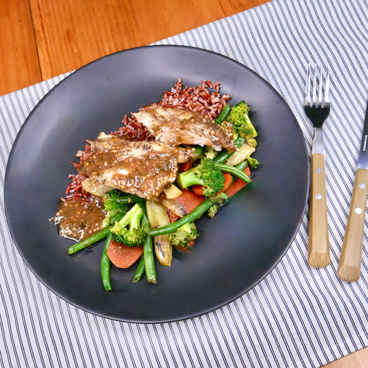Poulet Grillé à l’Érable et Fines Herbes avec Riz Rouge
