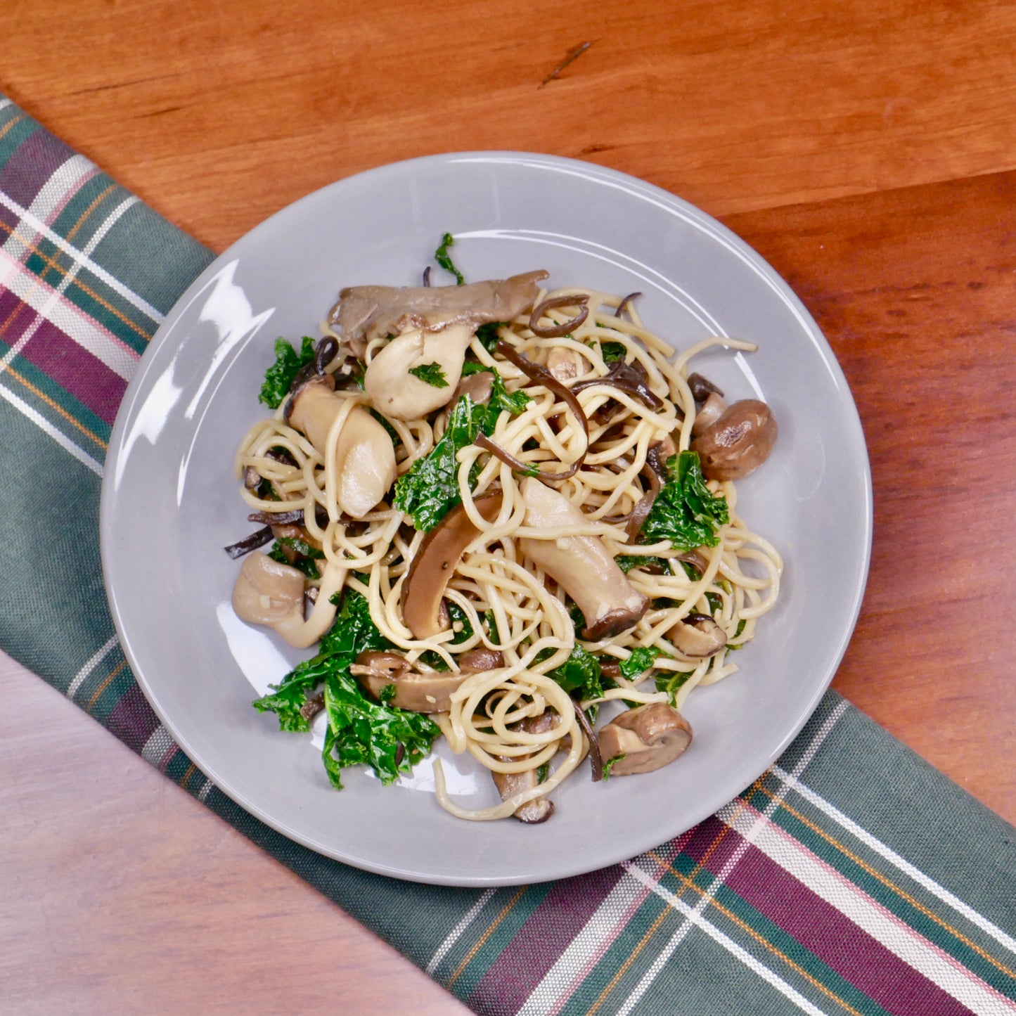 New! Extra Sautéed Mushrooms with Anise Chow Mein Noodles (250g)